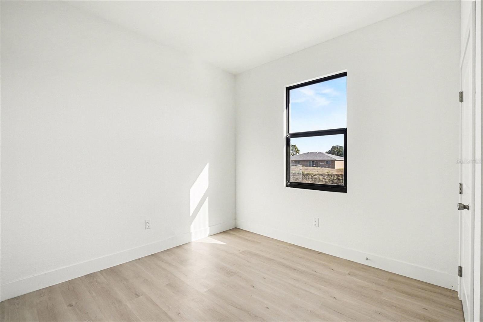 Image 19 of 40 For 225-227 Hightower Avenue S