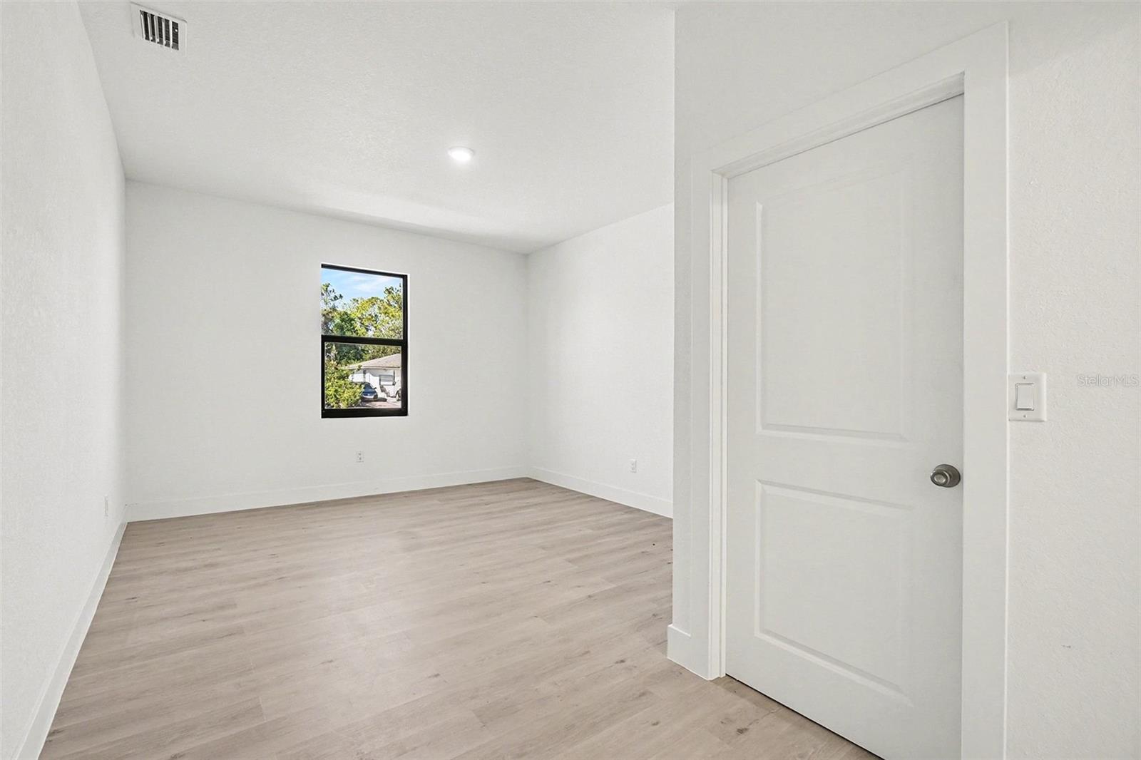 Image 21 of 40 For 225-227 Hightower Avenue S