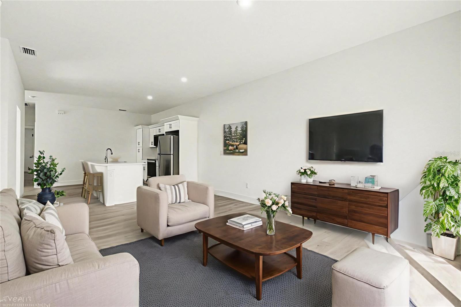 Image 3 of 40 For 225-227 Hightower Avenue S