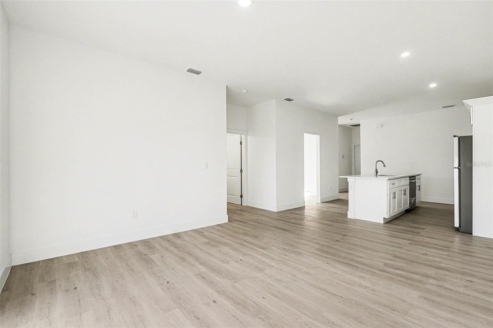 Image 30 of 40 For 225-227 Hightower Avenue S