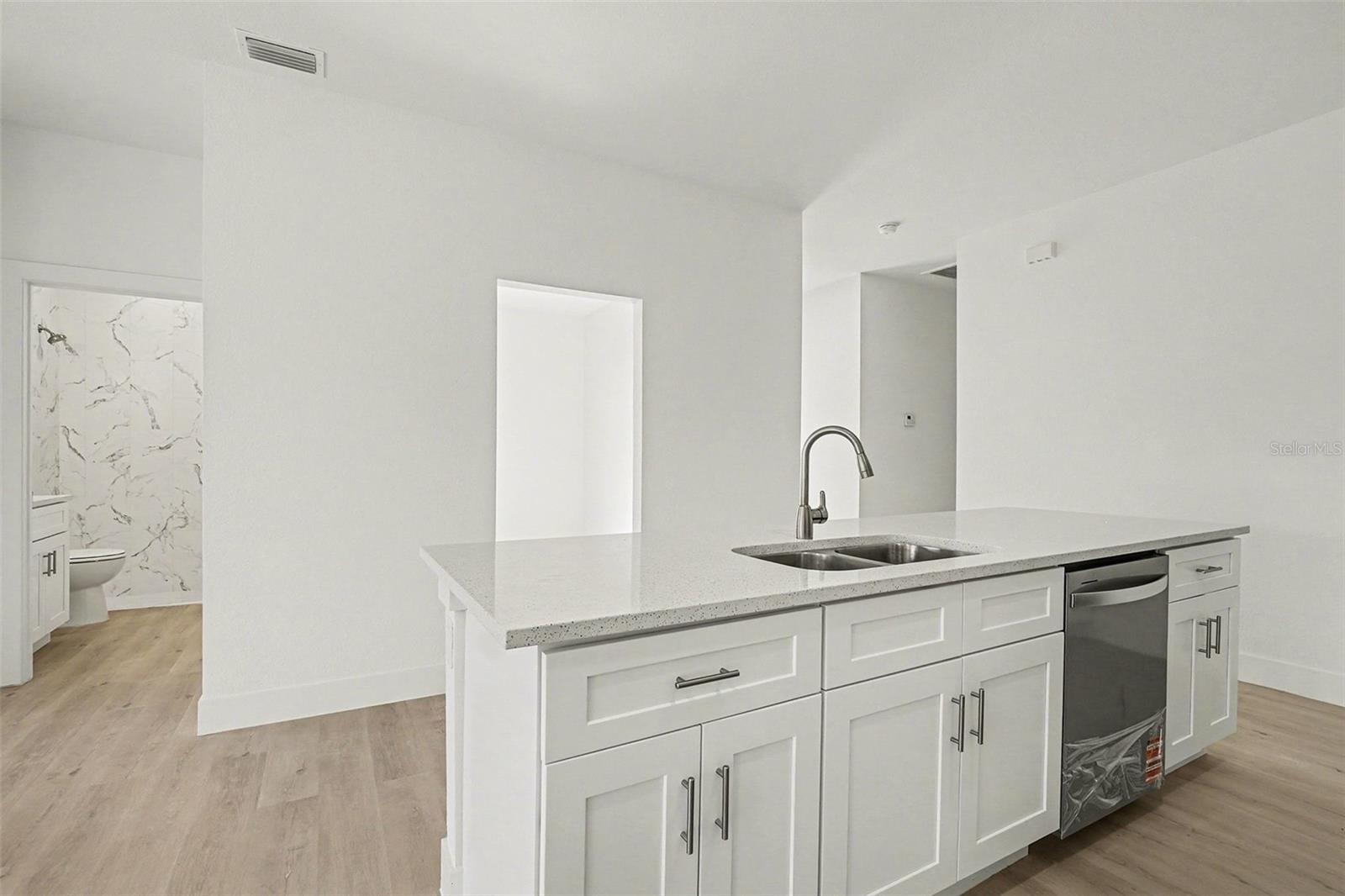 Image 32 of 40 For 225-227 Hightower Avenue S