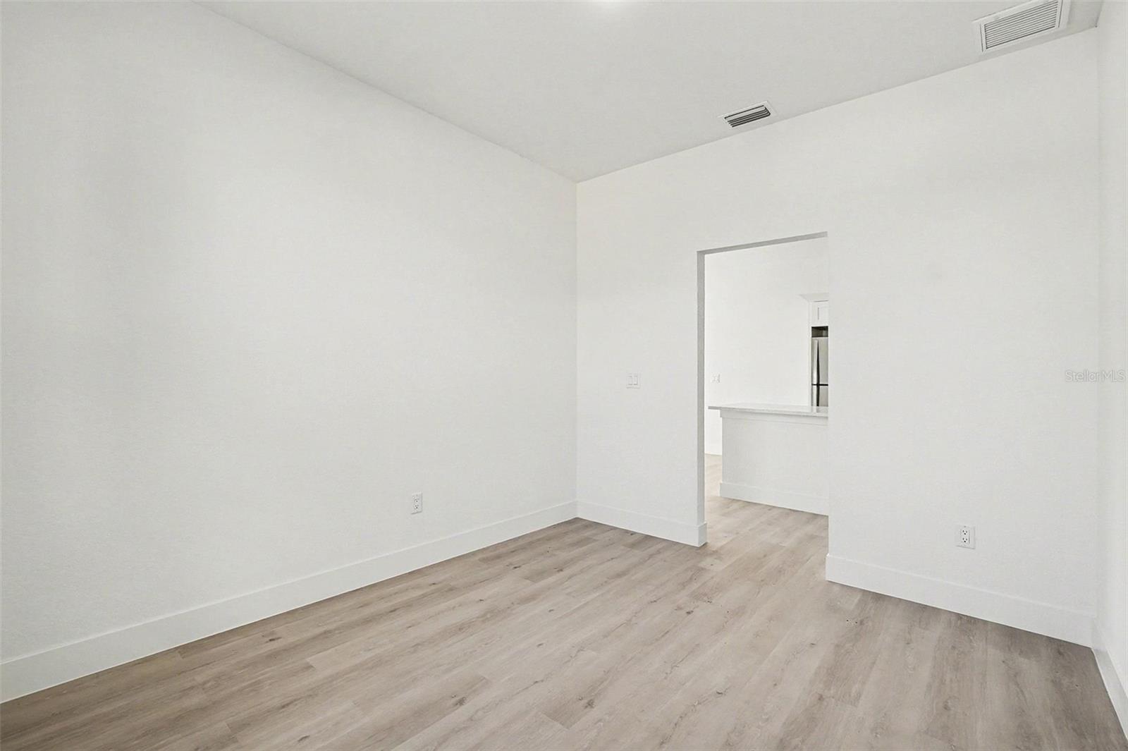 Image 33 of 40 For 225-227 Hightower Avenue S