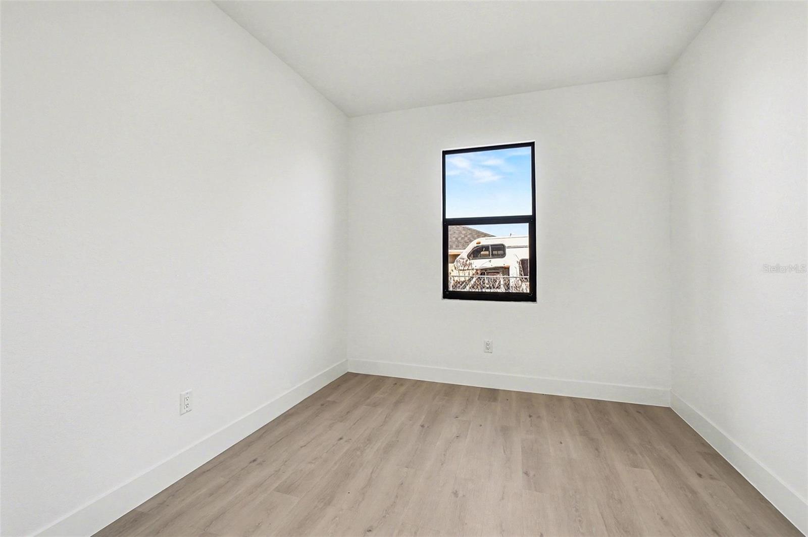 Image 34 of 40 For 225-227 Hightower Avenue S