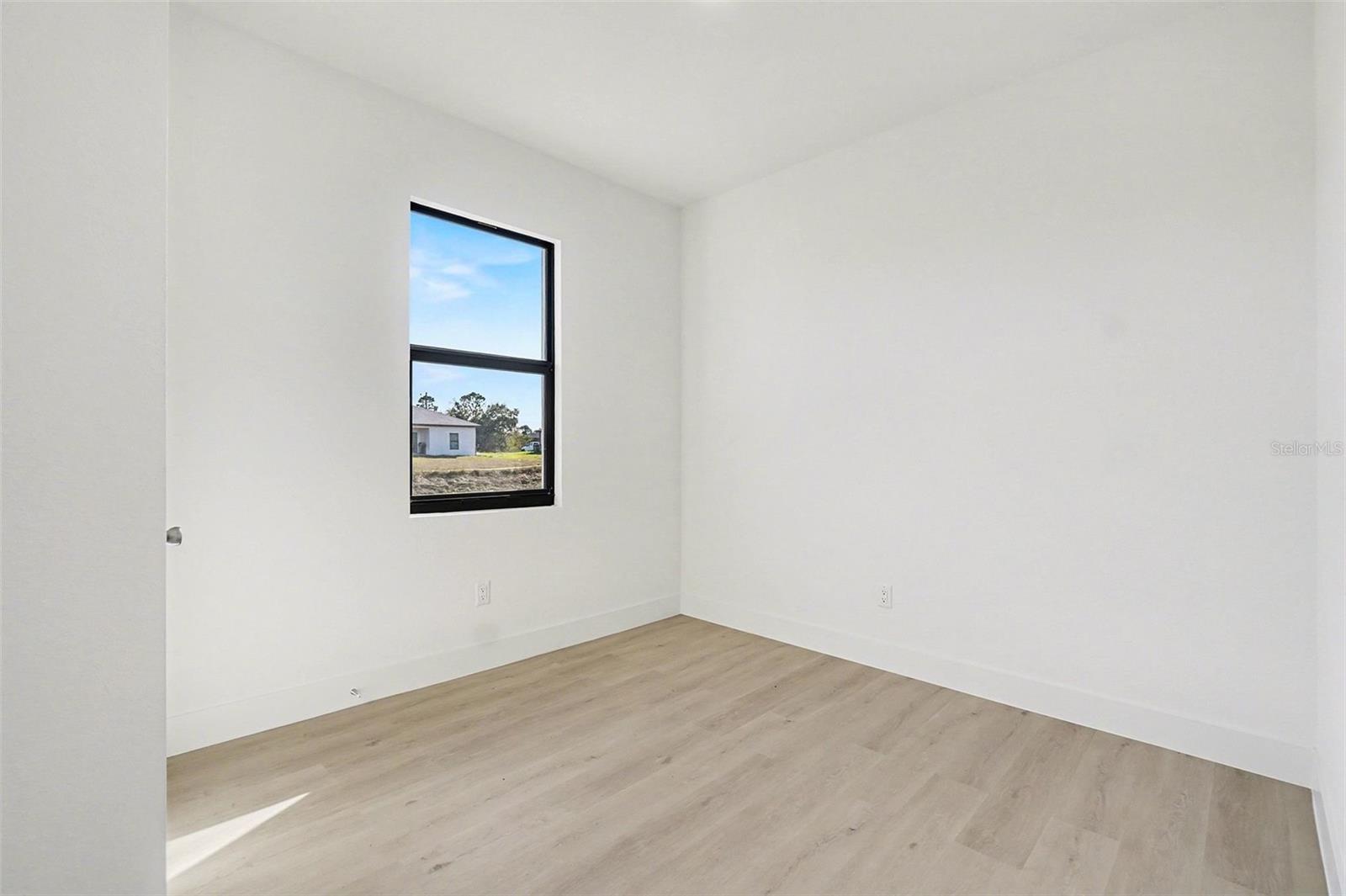 Image 36 of 40 For 225-227 Hightower Avenue S