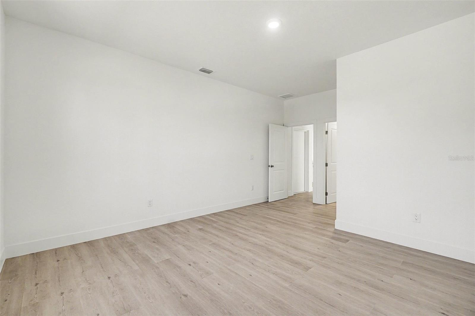 Image 38 of 40 For 225-227 Hightower Avenue S