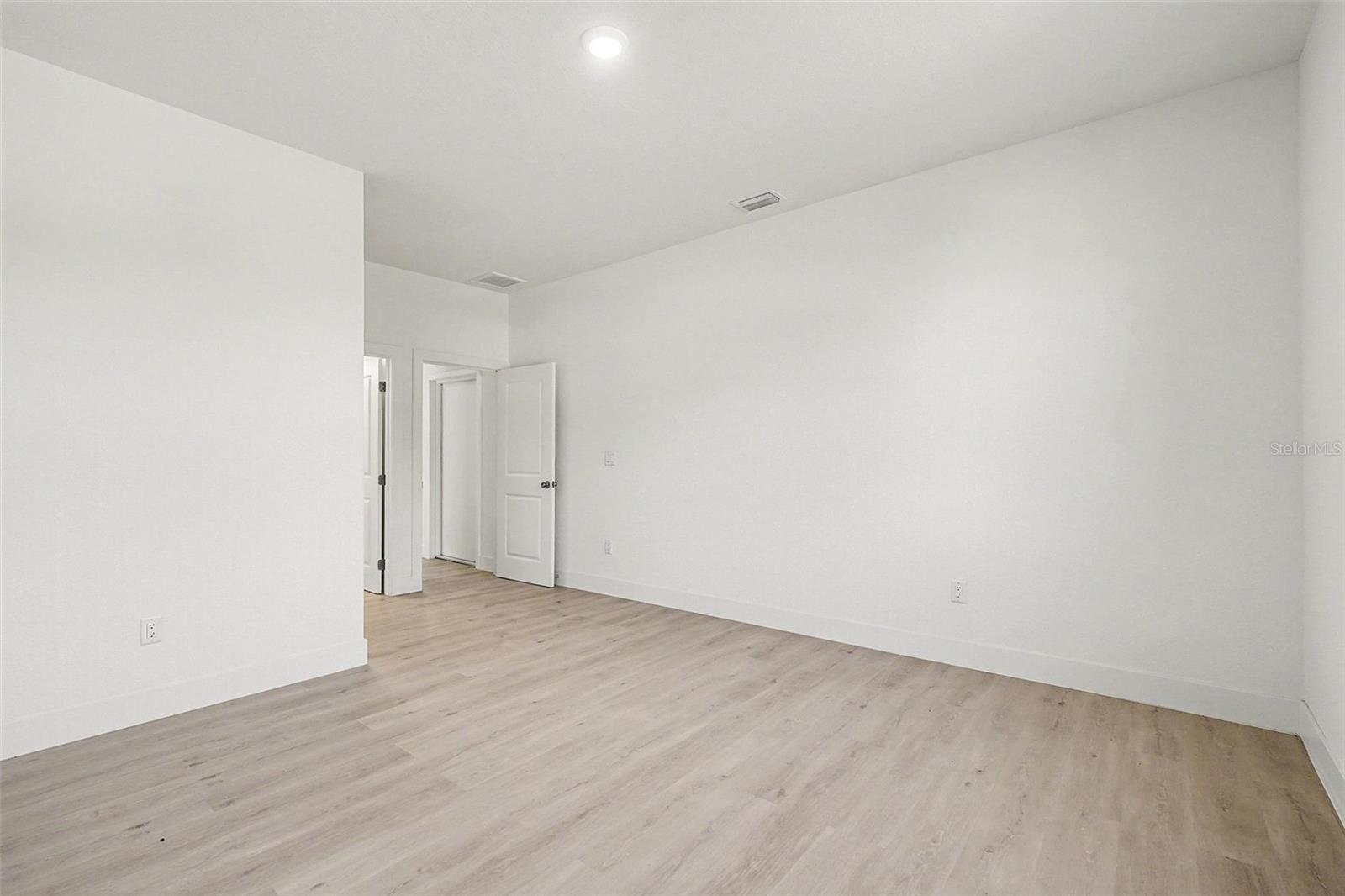 Image 39 of 40 For 225-227 Hightower Avenue S