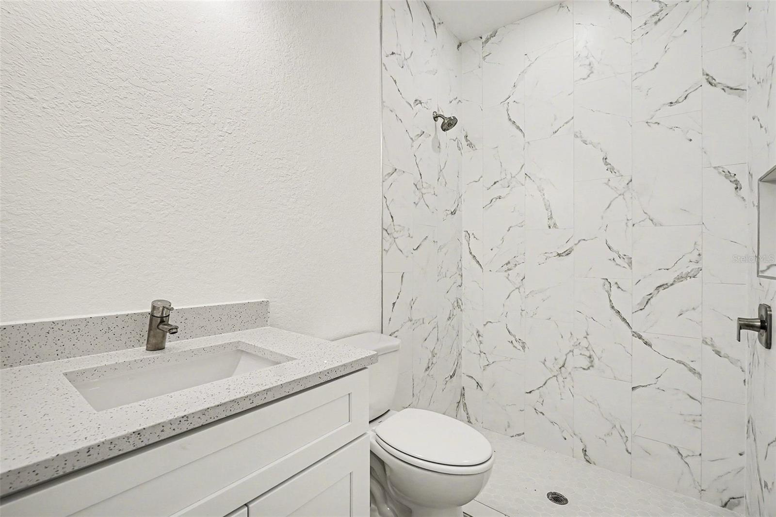 Image 5 of 40 For 225-227 Hightower Avenue S