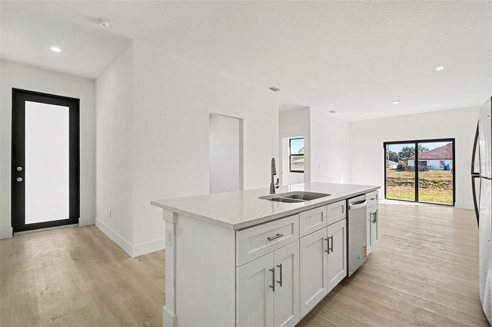 Image 9 of 40 For 225-227 Hightower Avenue S