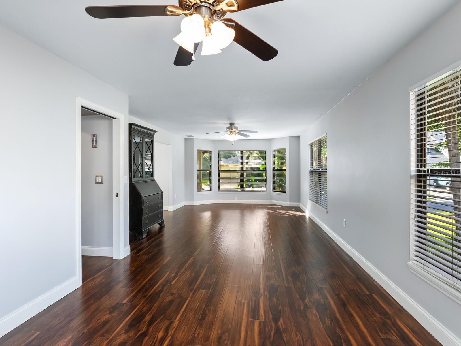 Image 16 of 59 For 1533 Oak Way