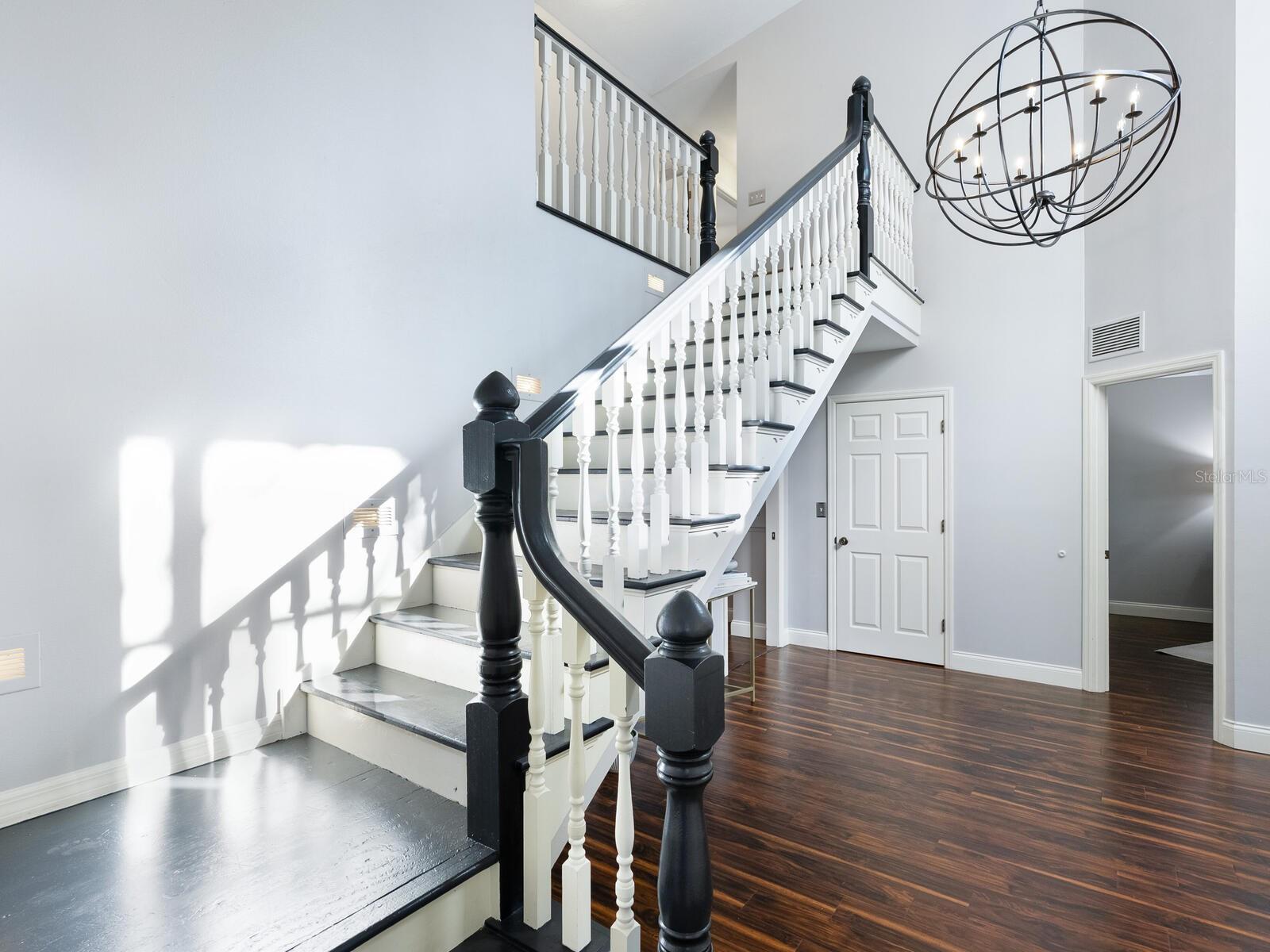 Image 18 of 59 For 1533 Oak Way