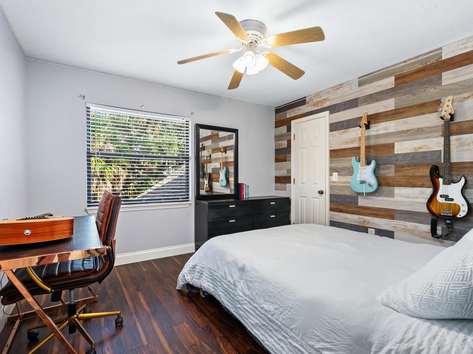 Image 24 of 59 For 1533 Oak Way