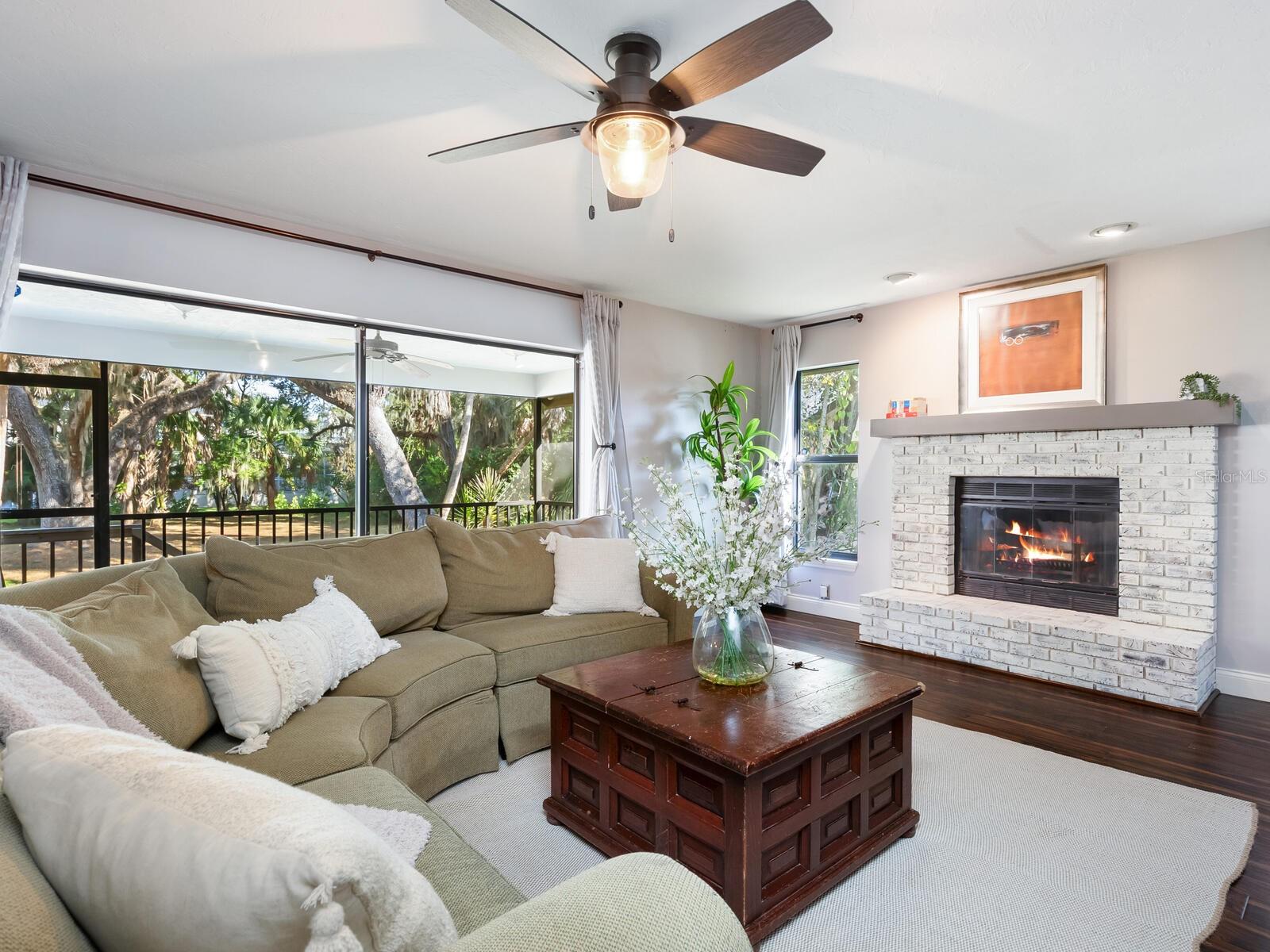 Image 7 of 59 For 1533 Oak Way