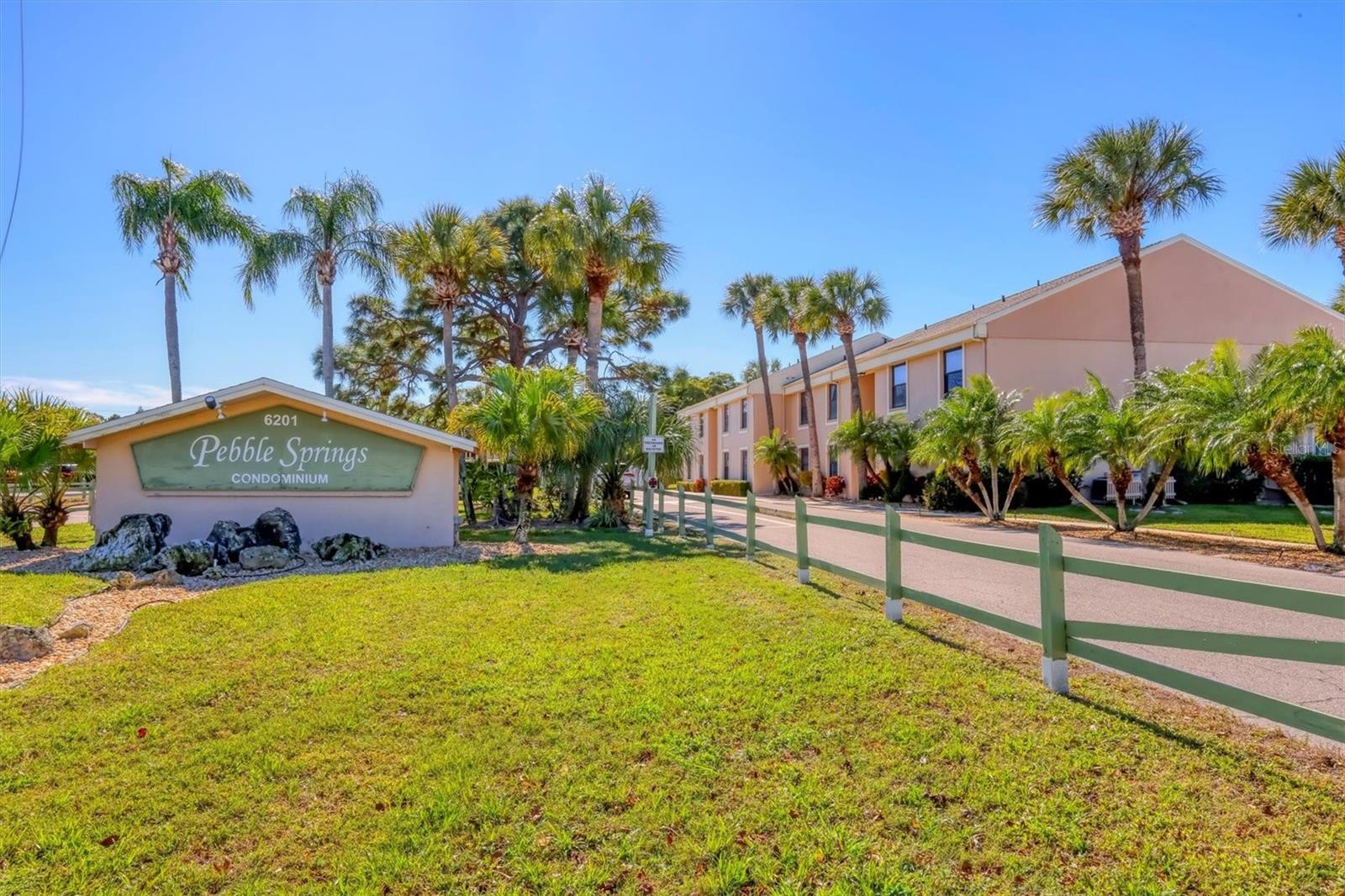 Image 3 of 30 For 6343 Manatee Avenue W