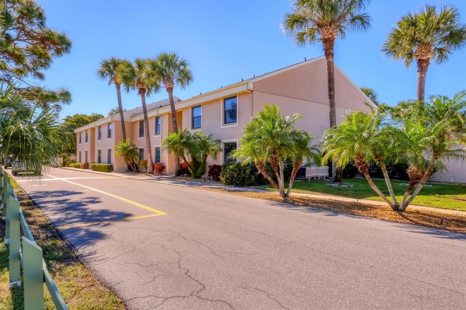 Image 4 of 30 For 6343 Manatee Avenue W