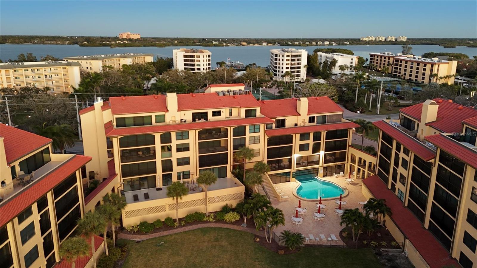 Image 11 of 53 For 8730 Midnight Pass Road 202