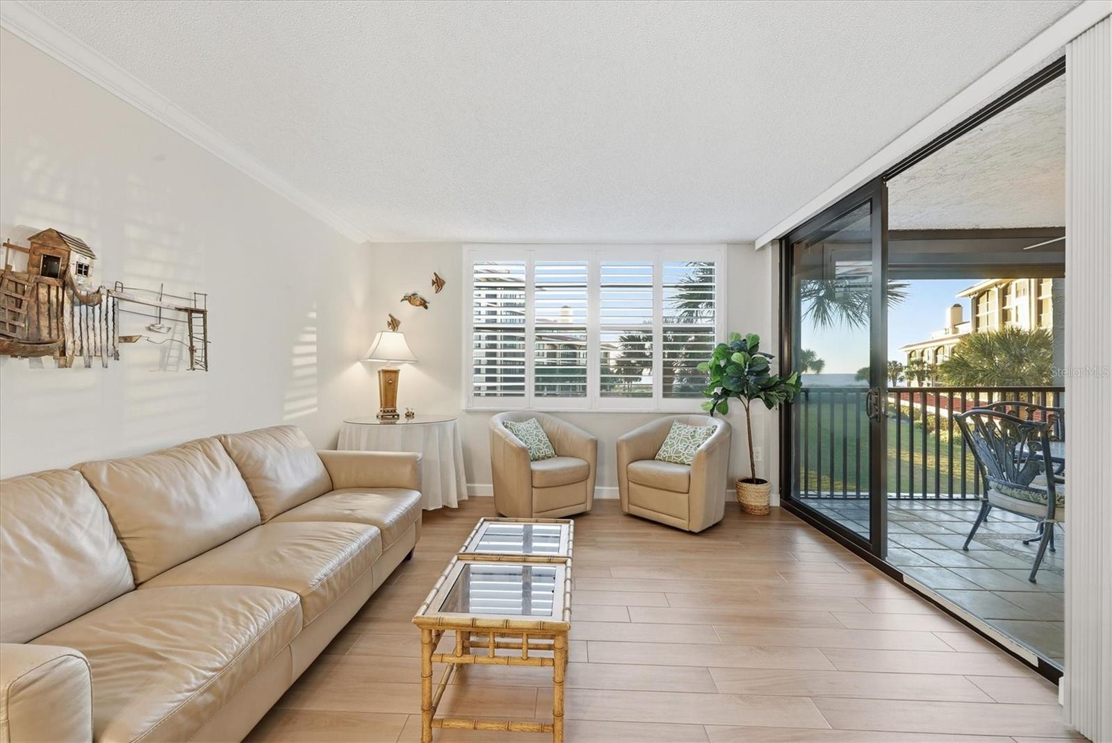 Image 17 of 53 For 8730 Midnight Pass Road 202