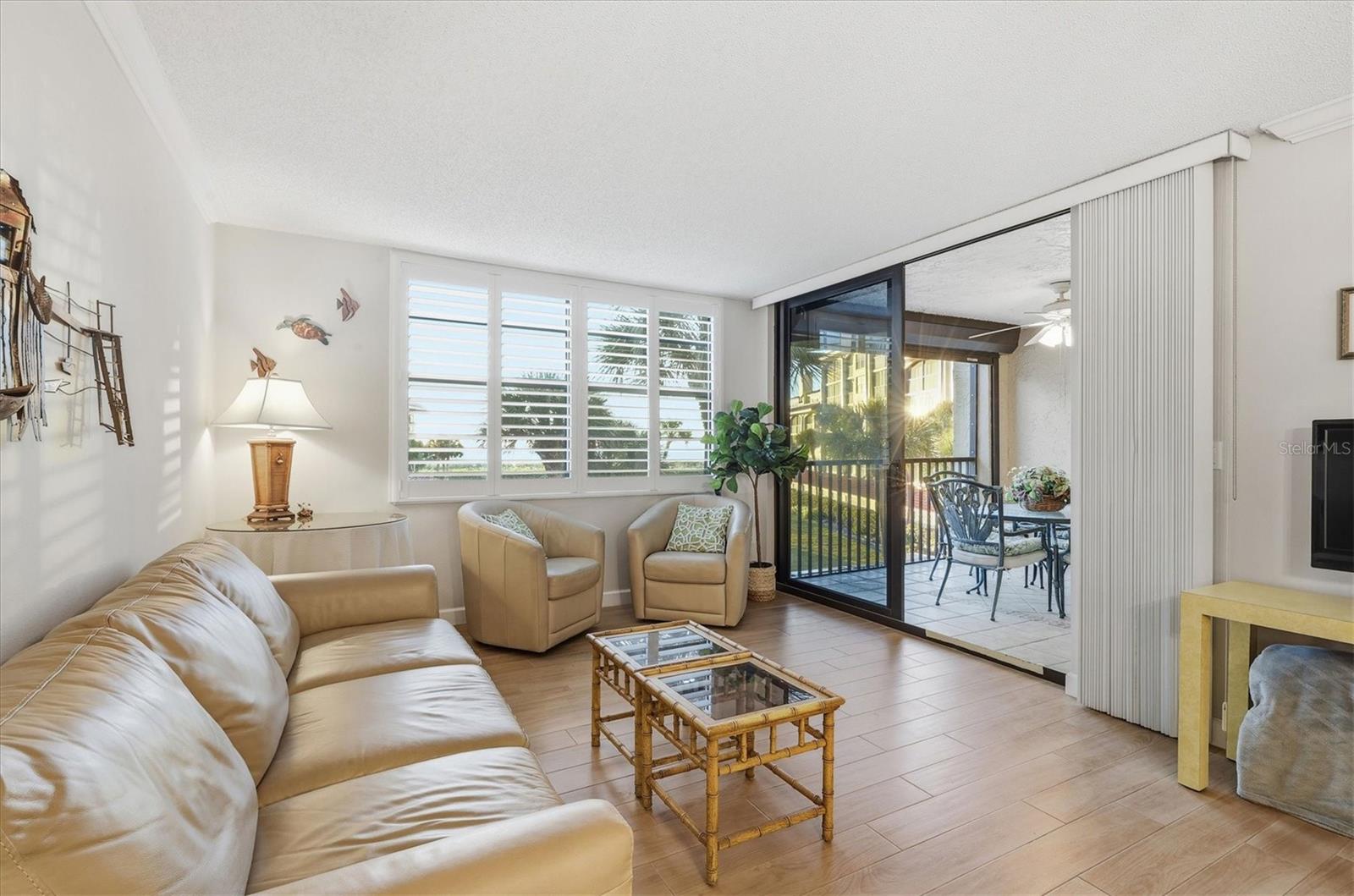 Image 18 of 53 For 8730 Midnight Pass Road 202