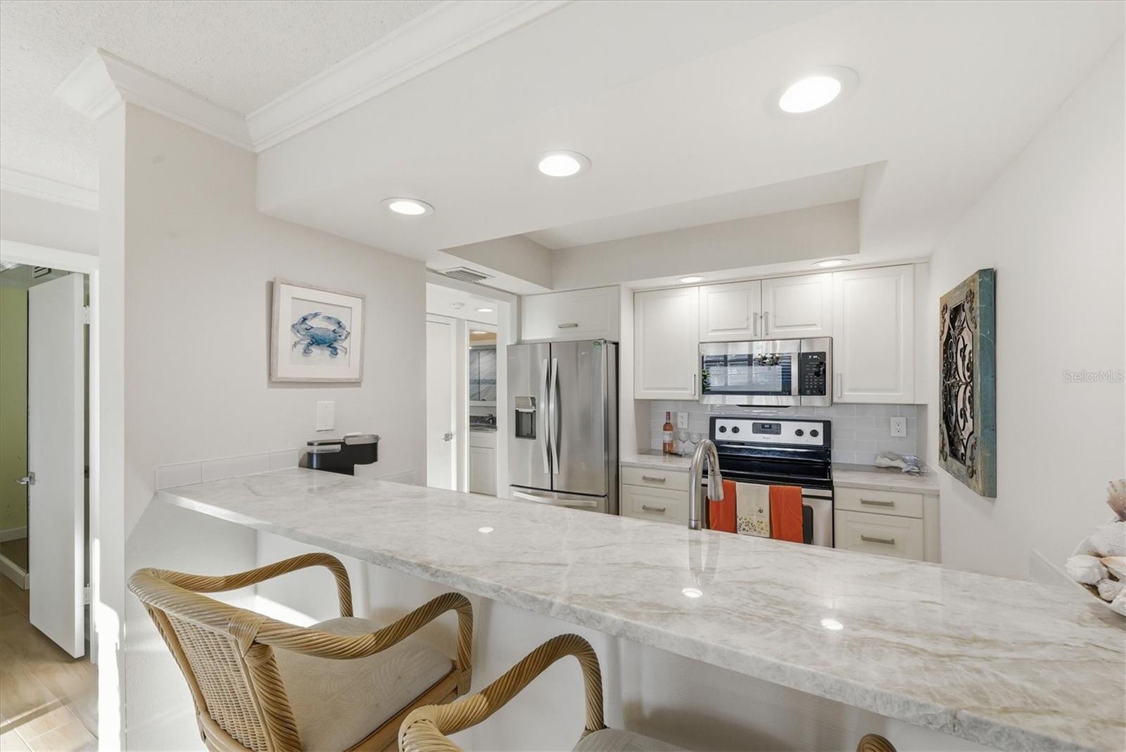 Image 19 of 53 For 8730 Midnight Pass Road 202