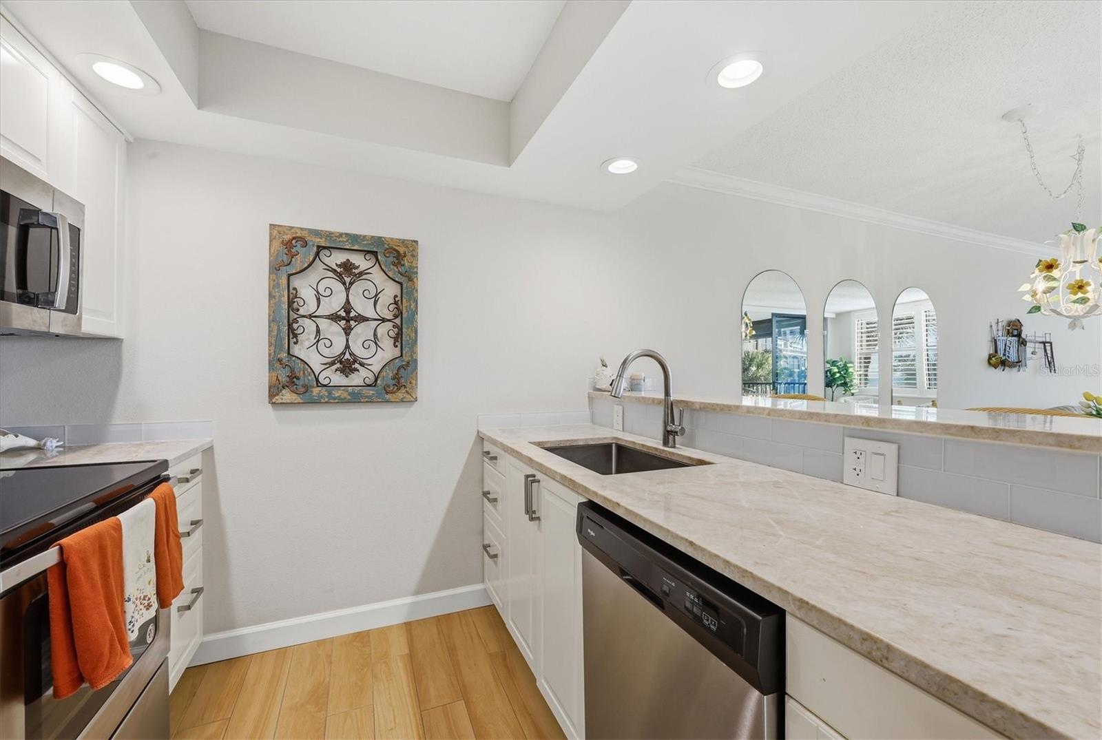 Image 20 of 53 For 8730 Midnight Pass Road 202