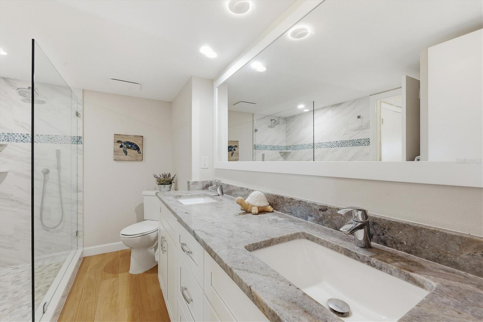 Image 23 of 53 For 8730 Midnight Pass Road 202