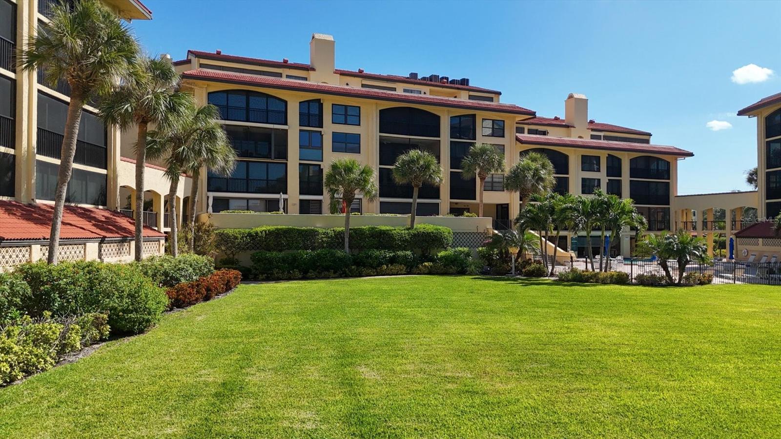 Image 36 of 53 For 8730 Midnight Pass Road 202