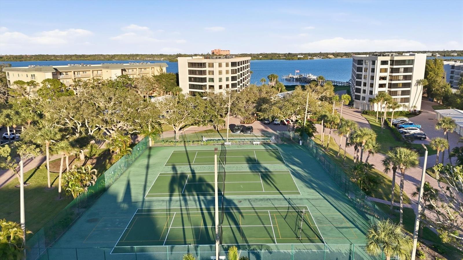 Image 37 of 53 For 8730 Midnight Pass Road 202