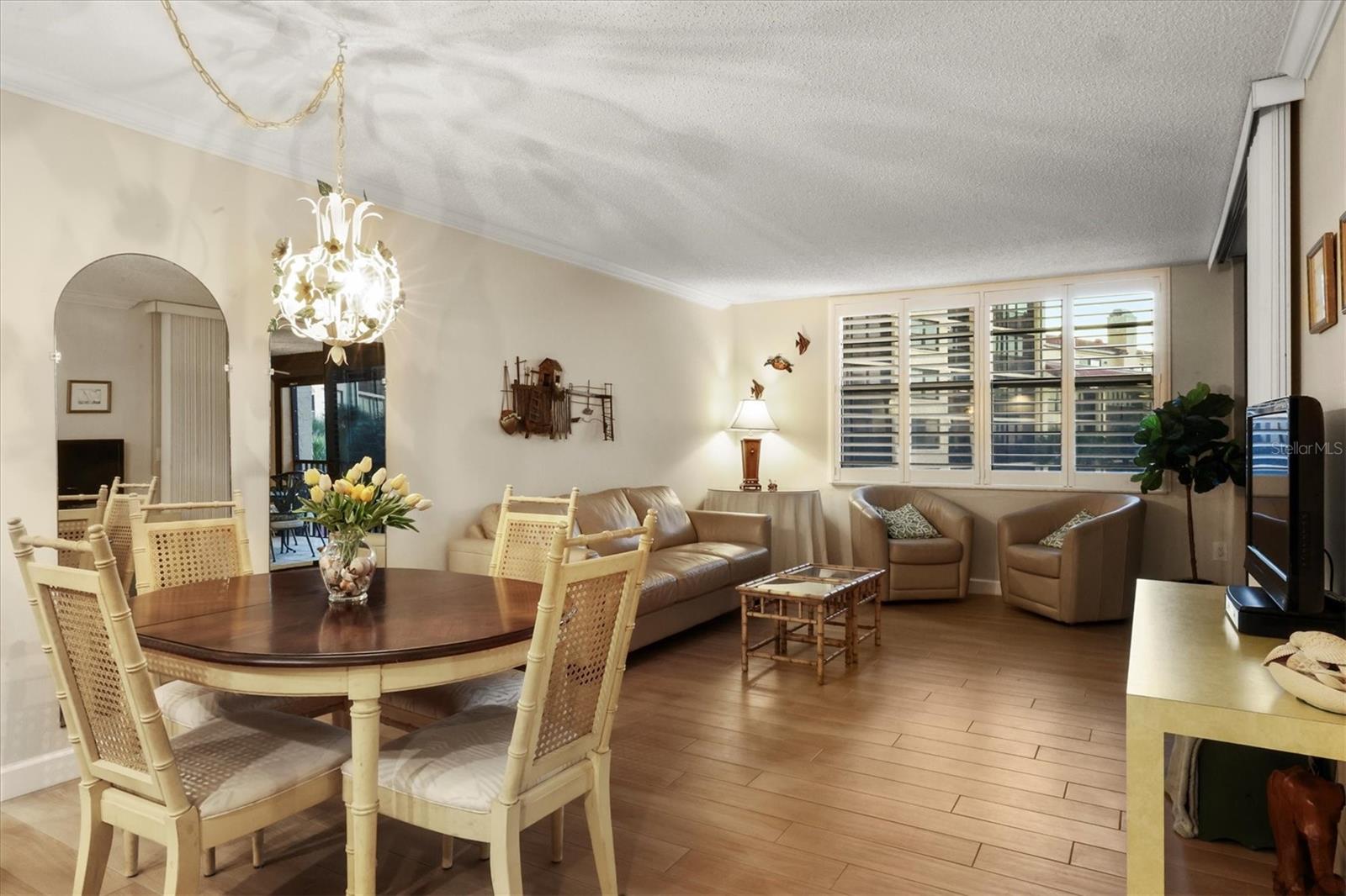 Image 8 of 53 For 8730 Midnight Pass Road 202