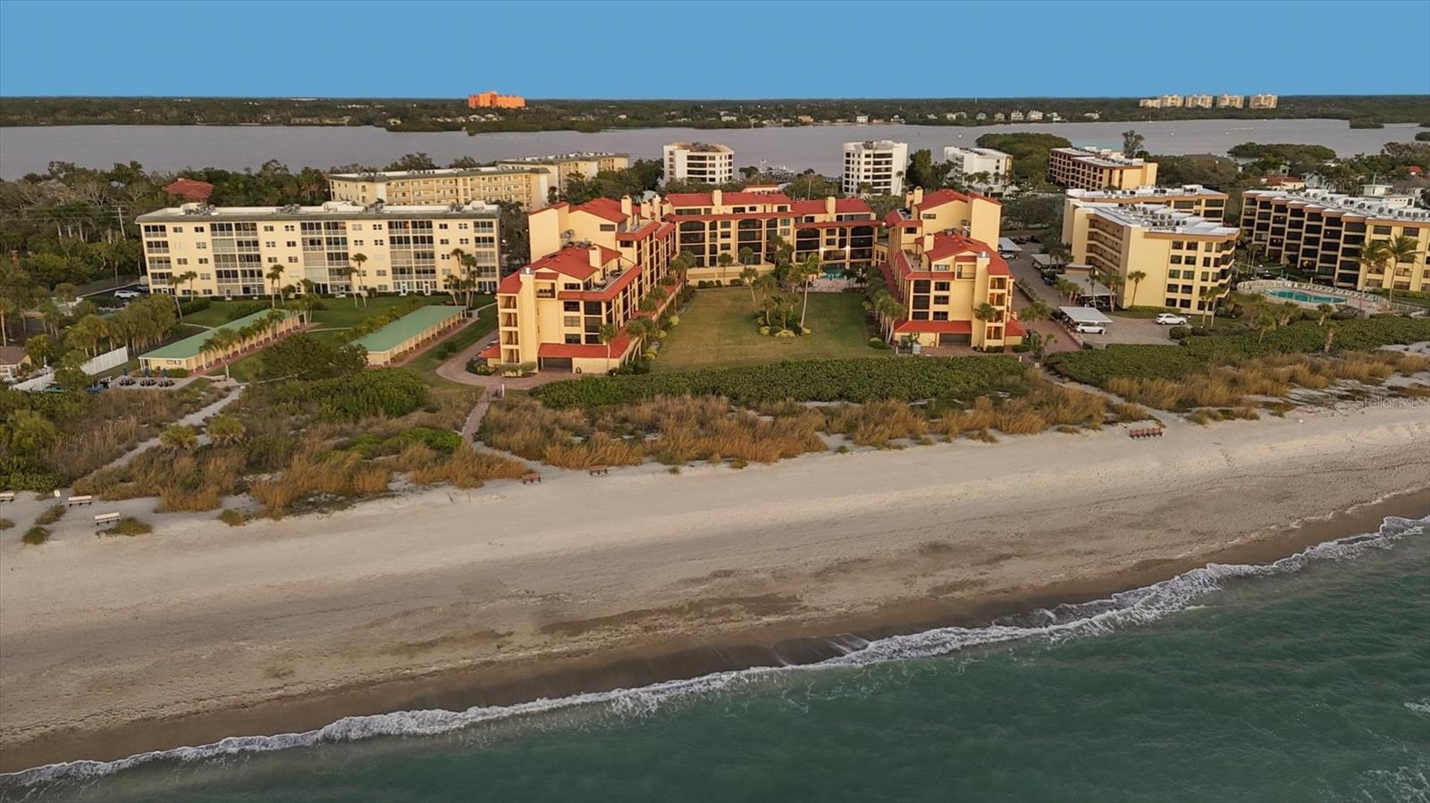 Image 9 of 53 For 8730 Midnight Pass Road 202