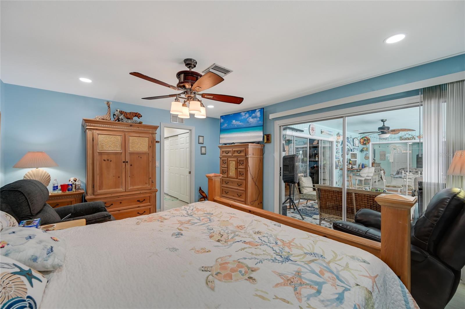 Image 10 of 28 For 4240 Perth Court