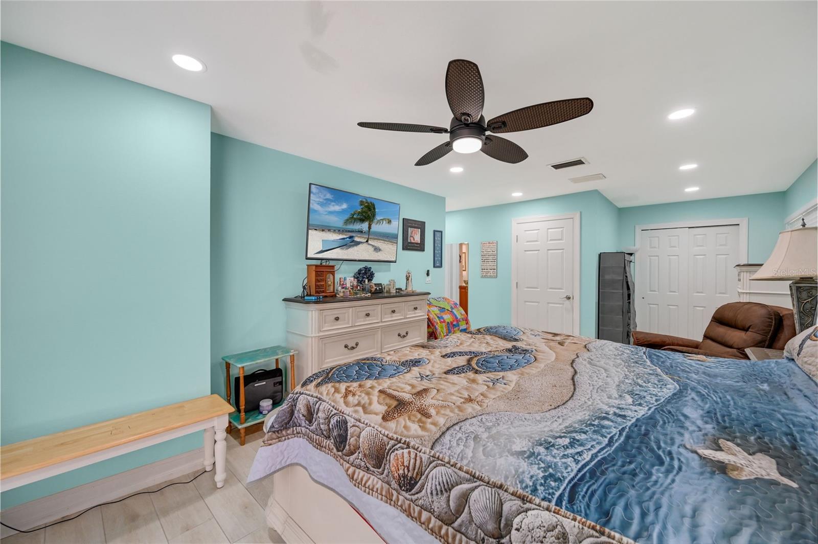 Image 17 of 28 For 4240 Perth Court