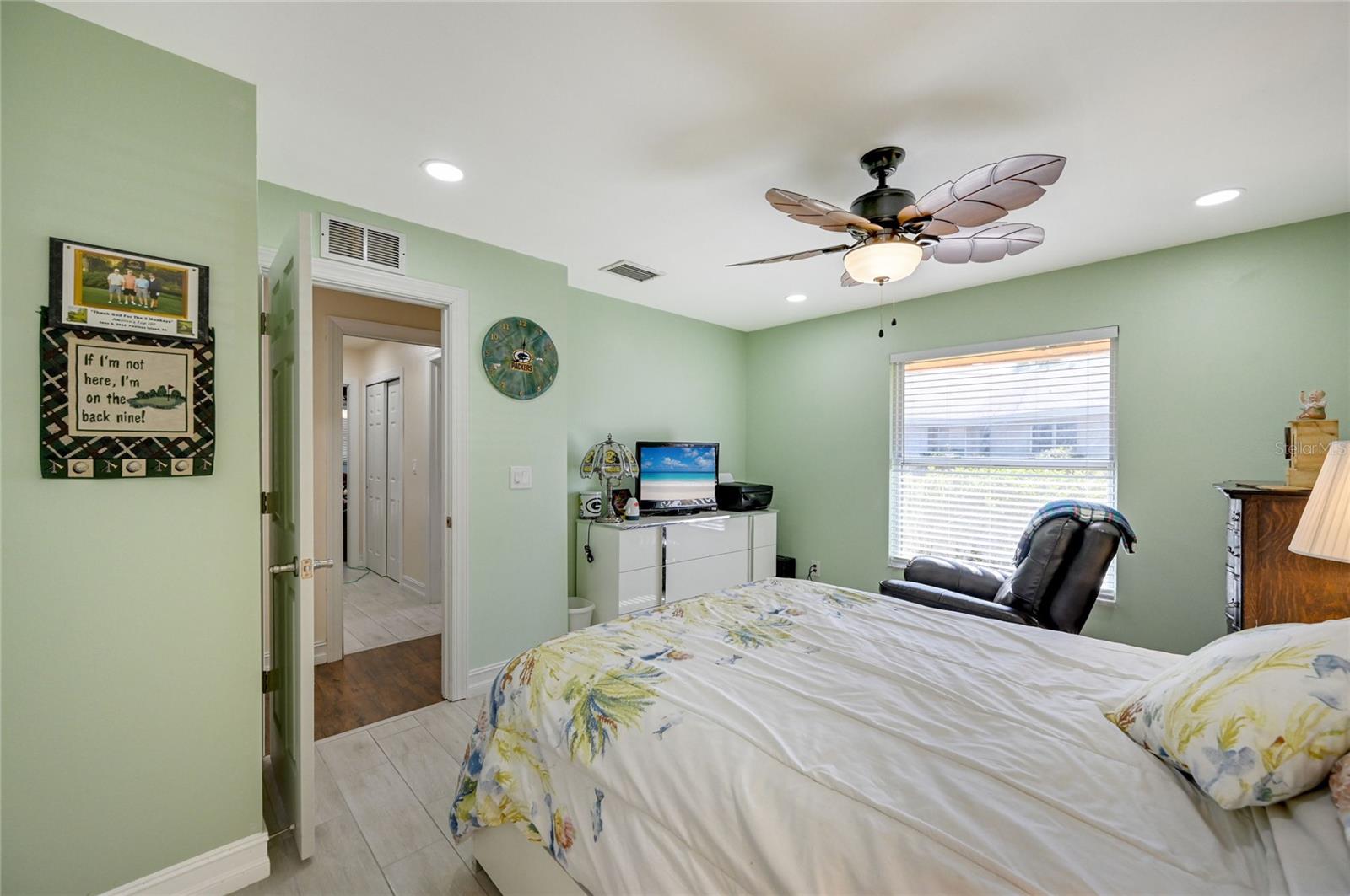 Image 21 of 28 For 4240 Perth Court