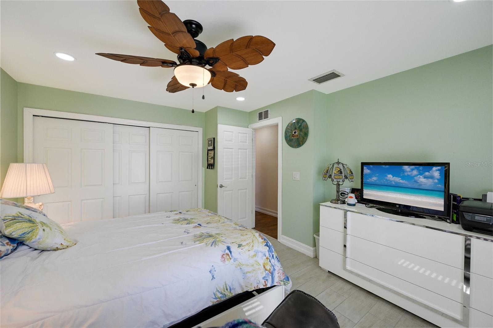 Image 23 of 28 For 4240 Perth Court