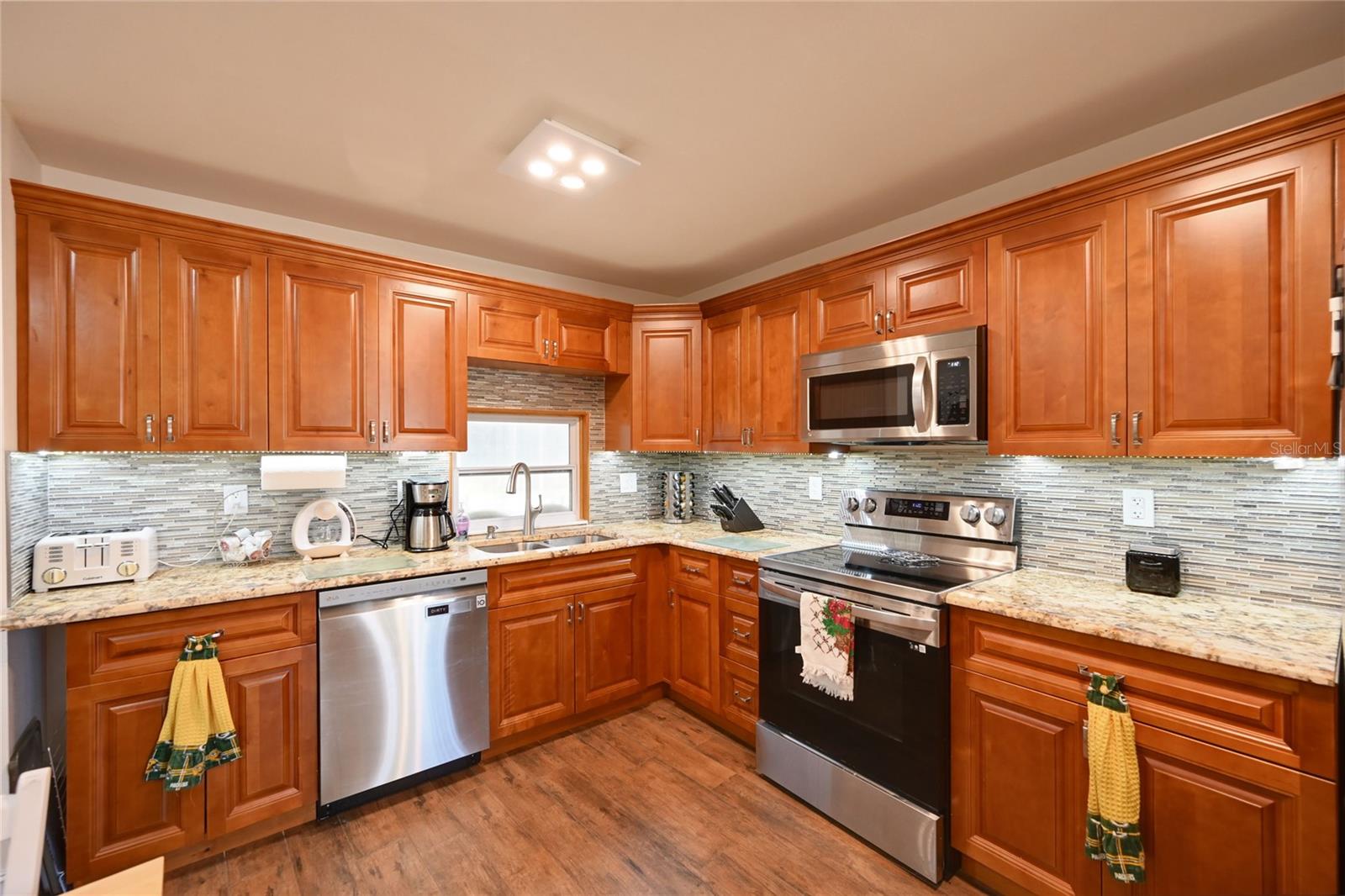 Image 5 of 28 For 4240 Perth Court