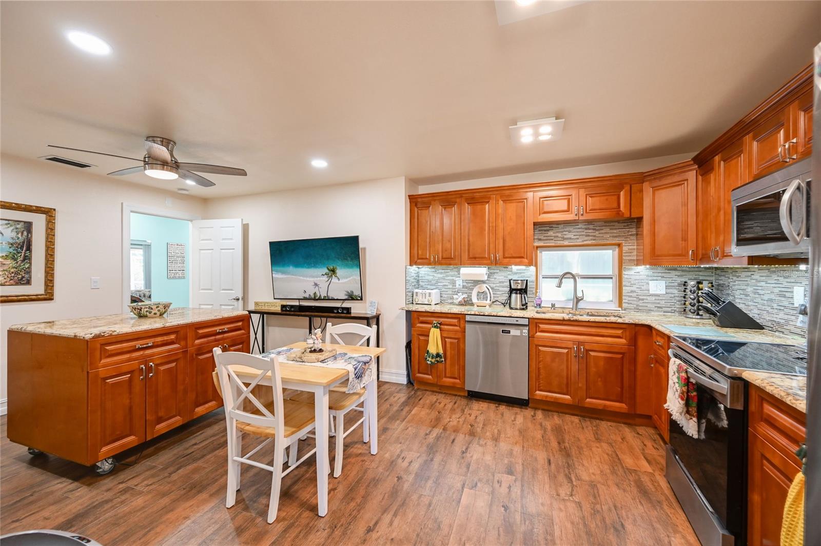 Image 6 of 28 For 4240 Perth Court