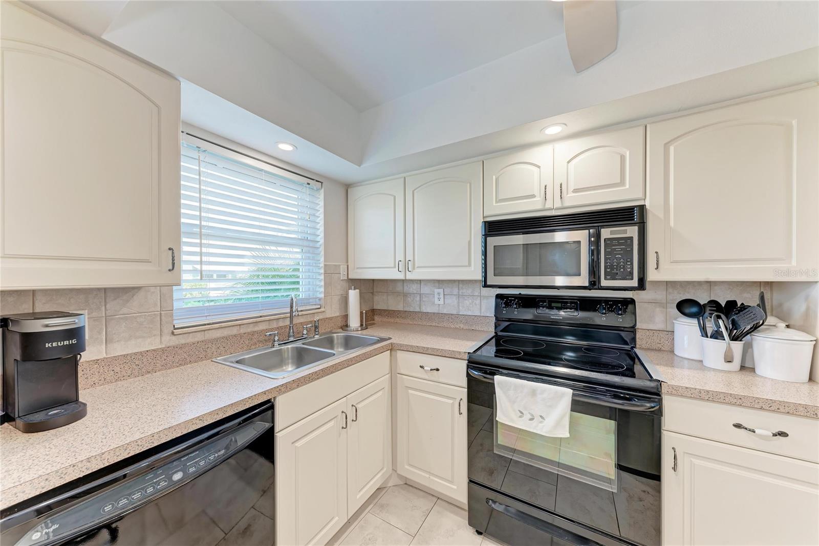 Image 8 of 41 For 5992 Coral Way