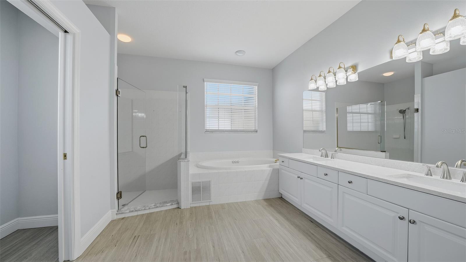 Image 41 of 77 For 9402 Glen Abbey Lane