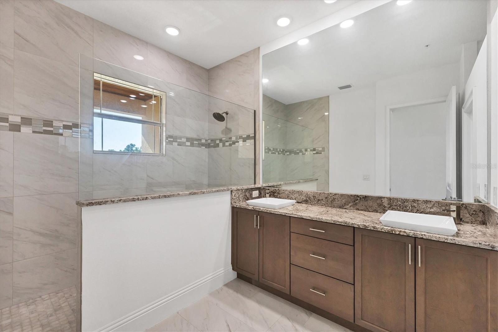 Image 22 of 39 For 7835 Hidden Creek Loop 101