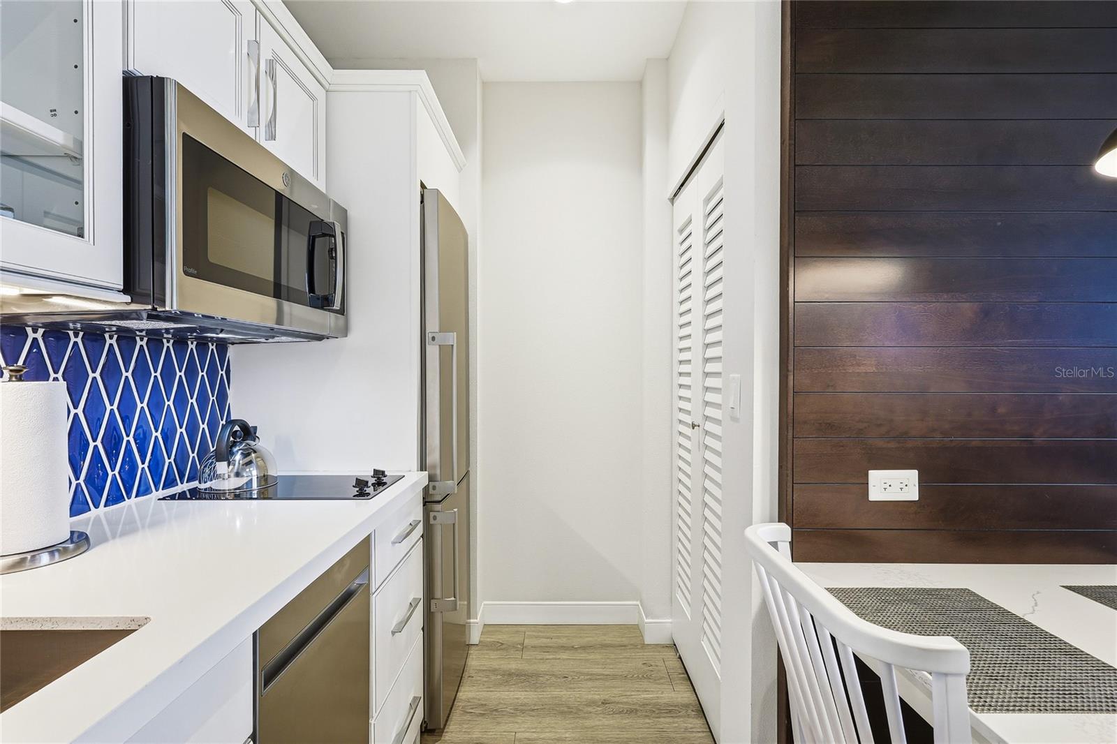 Image 12 of 44 For 225 Sands Point Road 7101