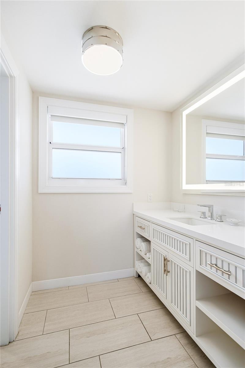 Image 18 of 44 For 225 Sands Point Road 7101