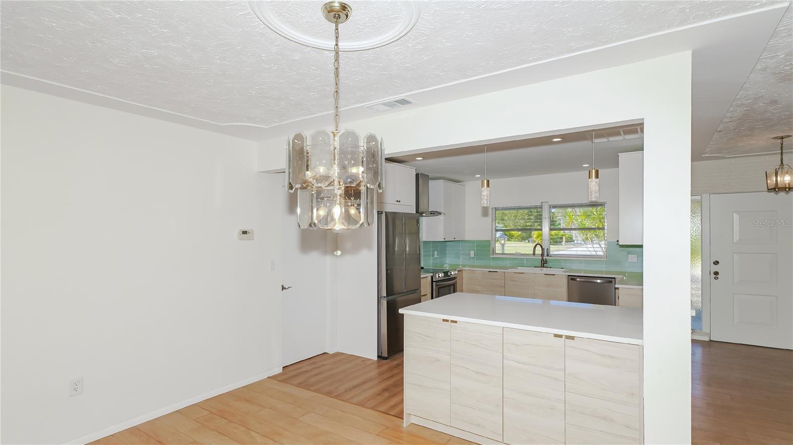 Image 11 of 33 For 3431 Mineola Drive