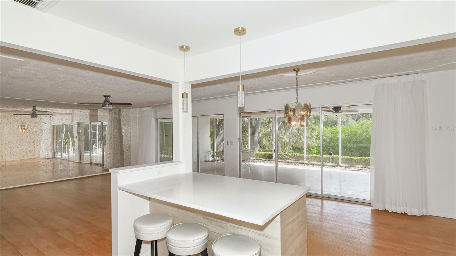 Image 16 of 33 For 3431 Mineola Drive