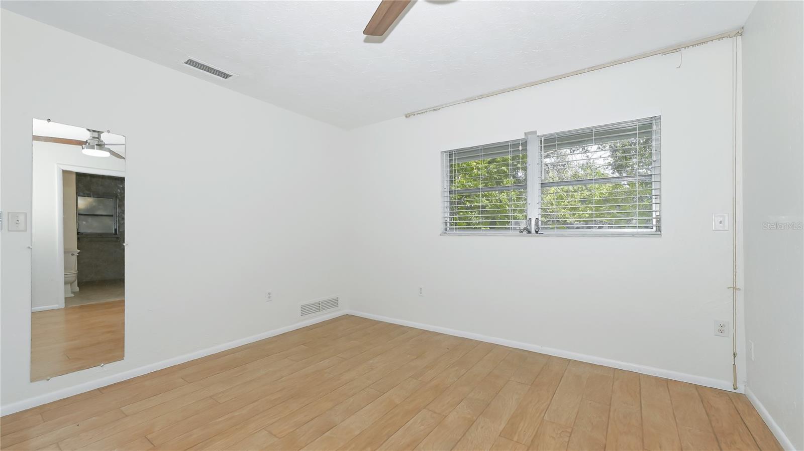 Image 17 of 33 For 3431 Mineola Drive