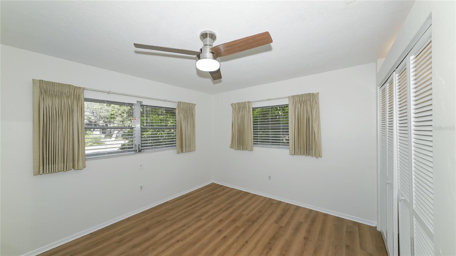 Image 21 of 33 For 3431 Mineola Drive