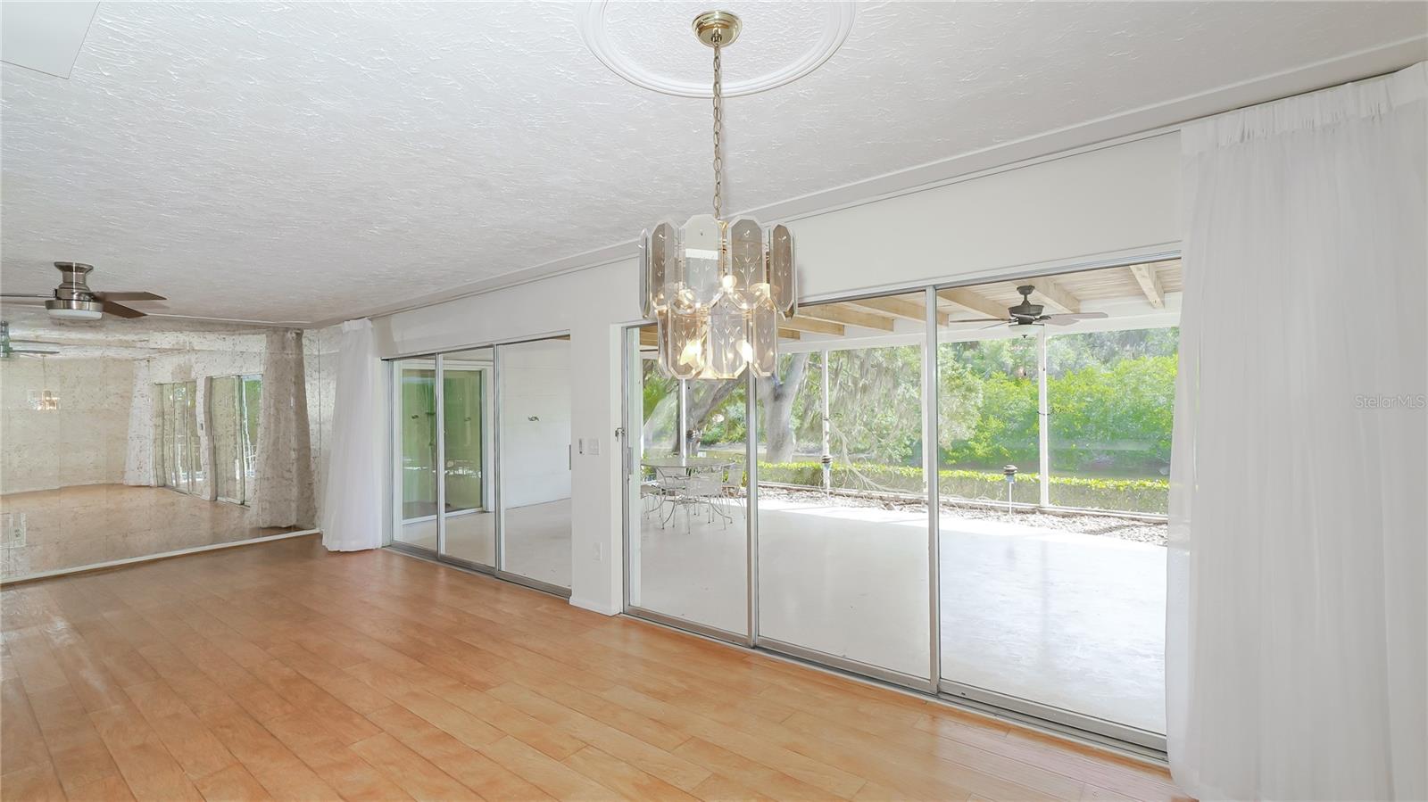 Image 5 of 33 For 3431 Mineola Drive