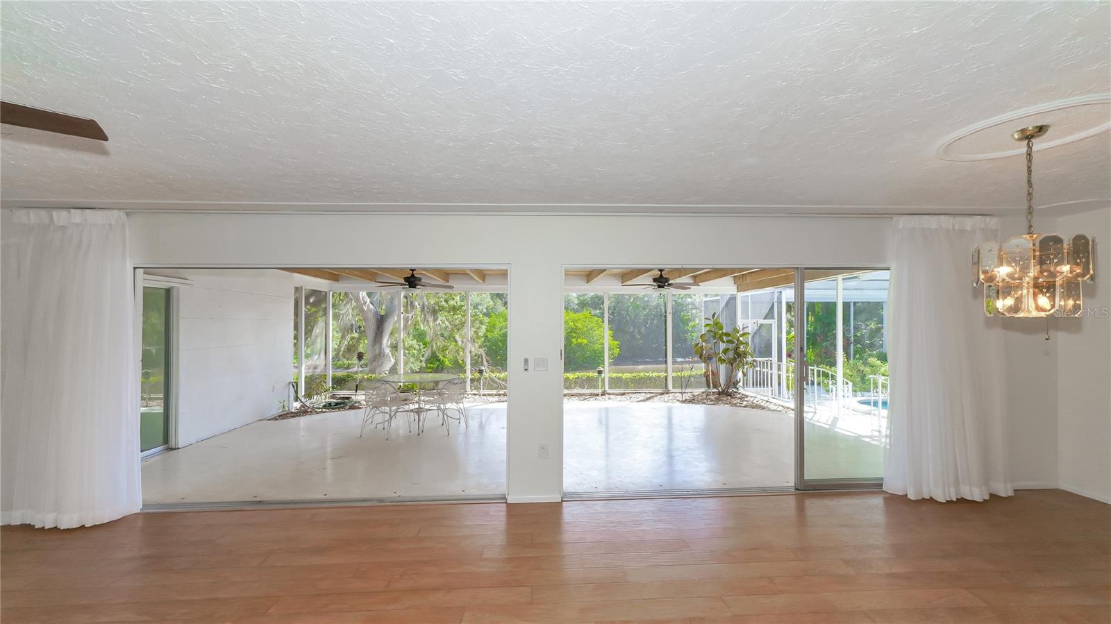 Image 6 of 33 For 3431 Mineola Drive