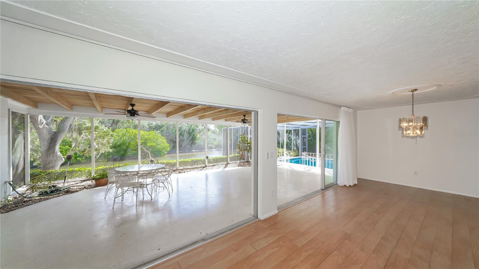 Image 7 of 33 For 3431 Mineola Drive