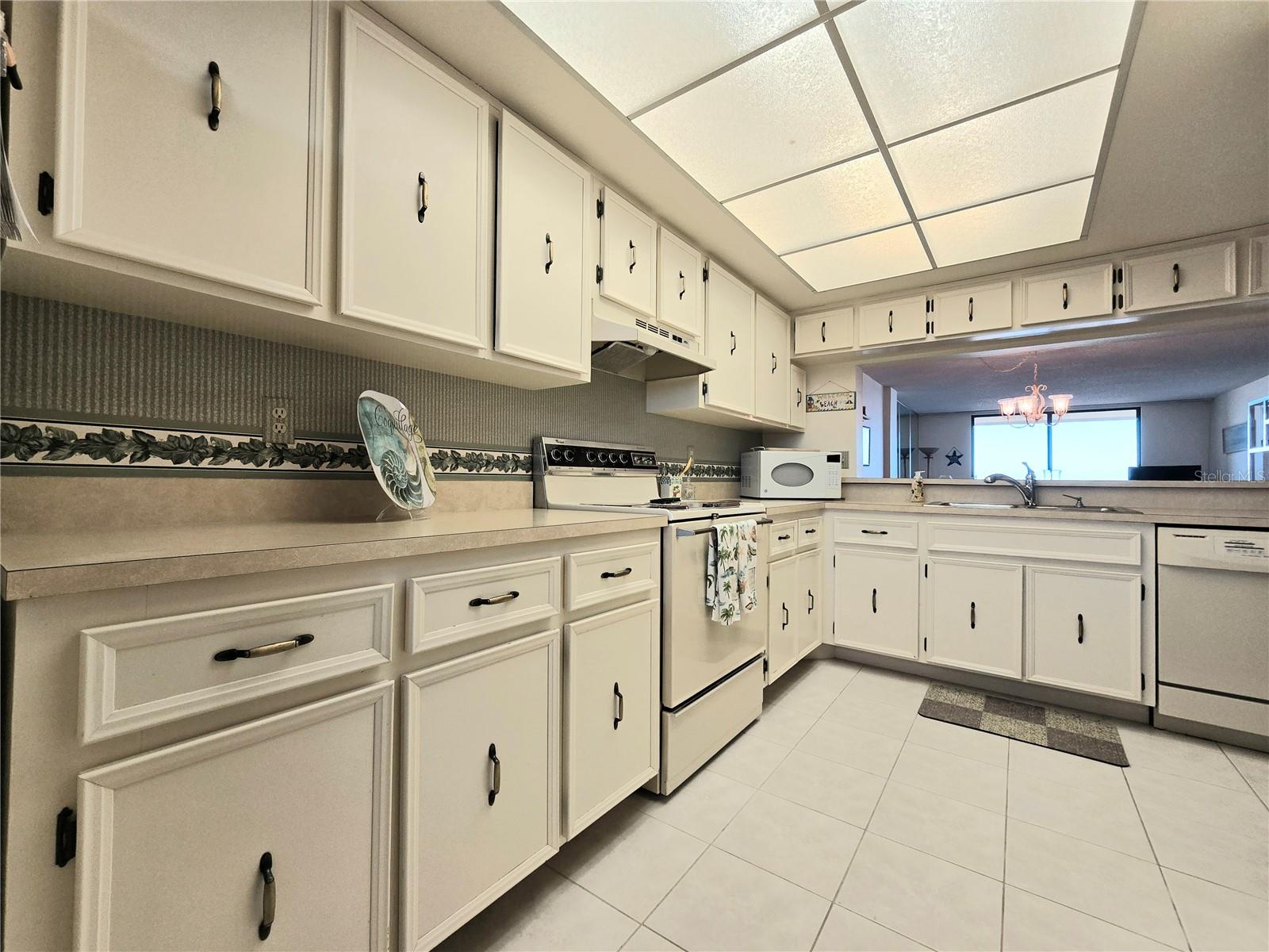 Image 6 of 69 For 1890 Atlantic Avenue 604