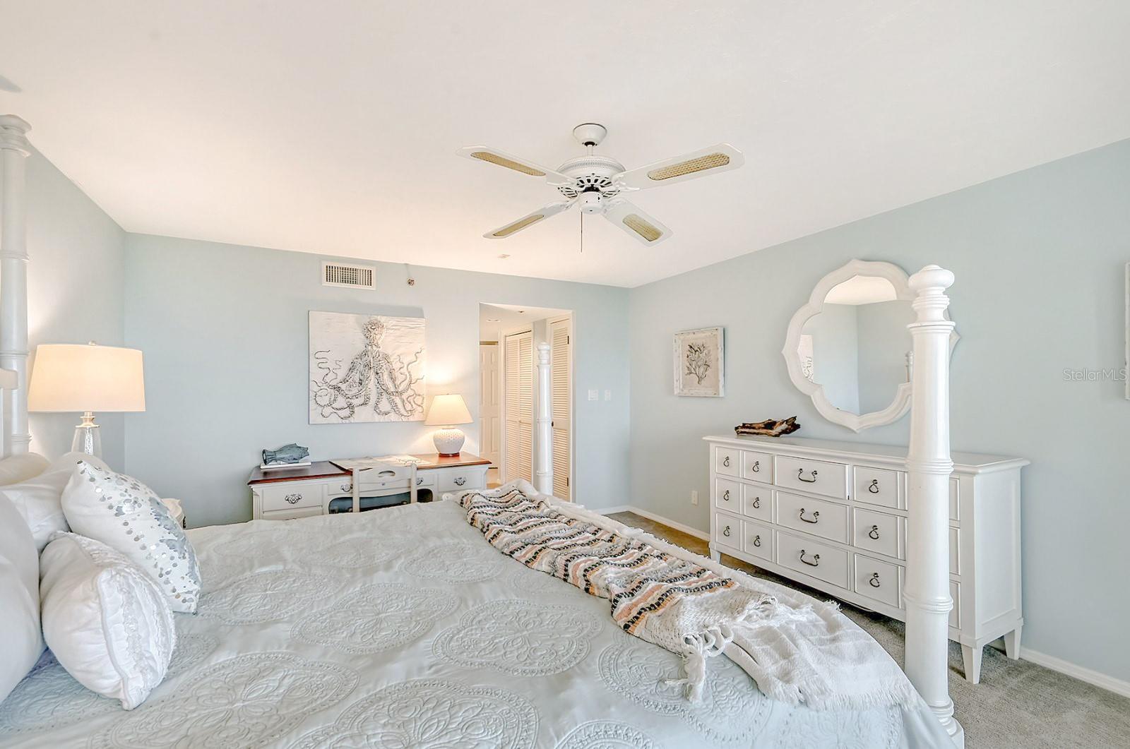 Image 18 of 33 For 550 Flamingo Drive 202