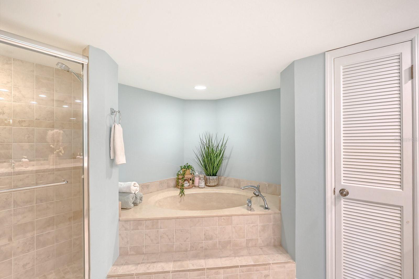 Image 22 of 33 For 550 Flamingo Drive 202