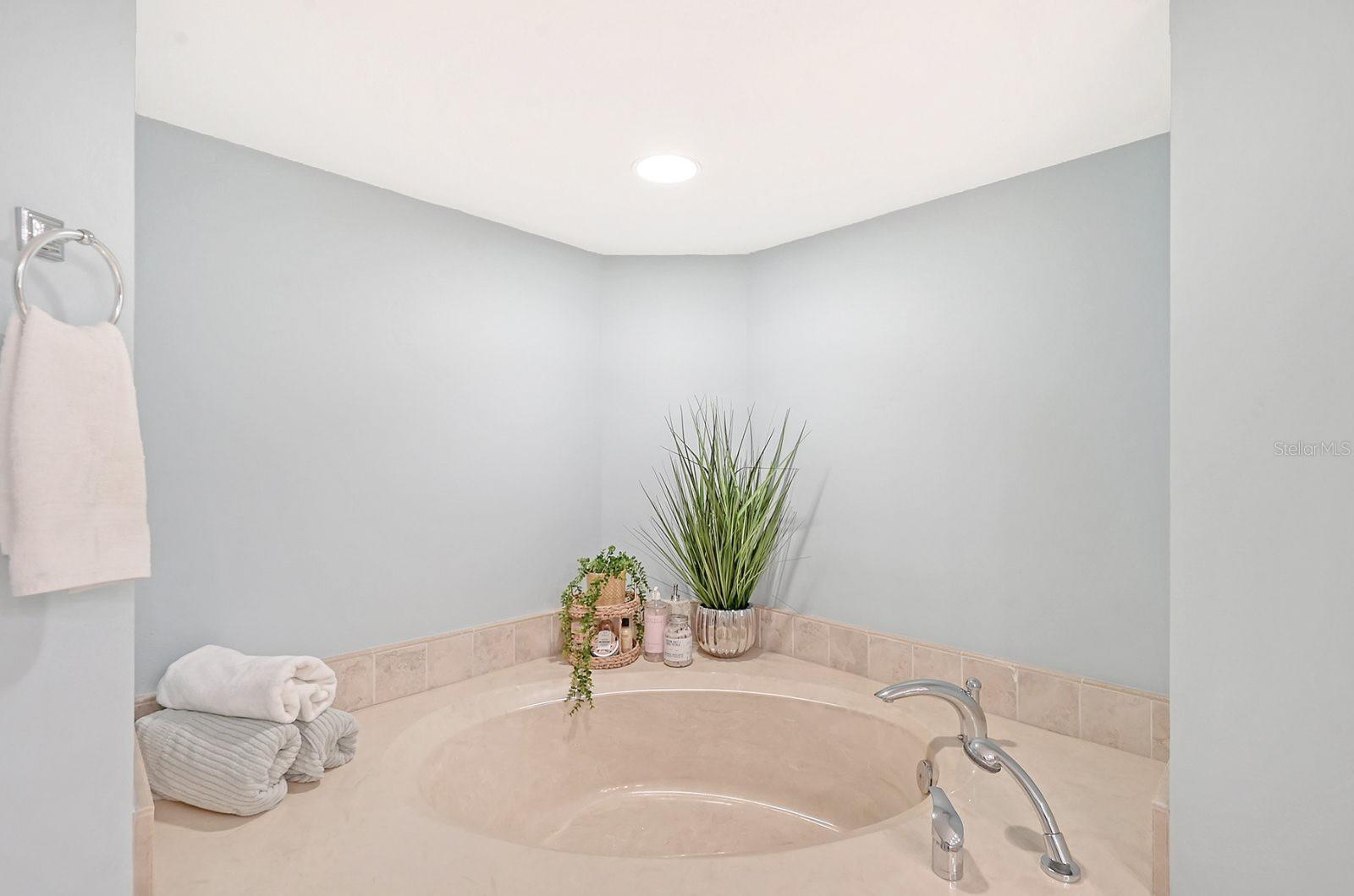 Image 23 of 33 For 550 Flamingo Drive 202